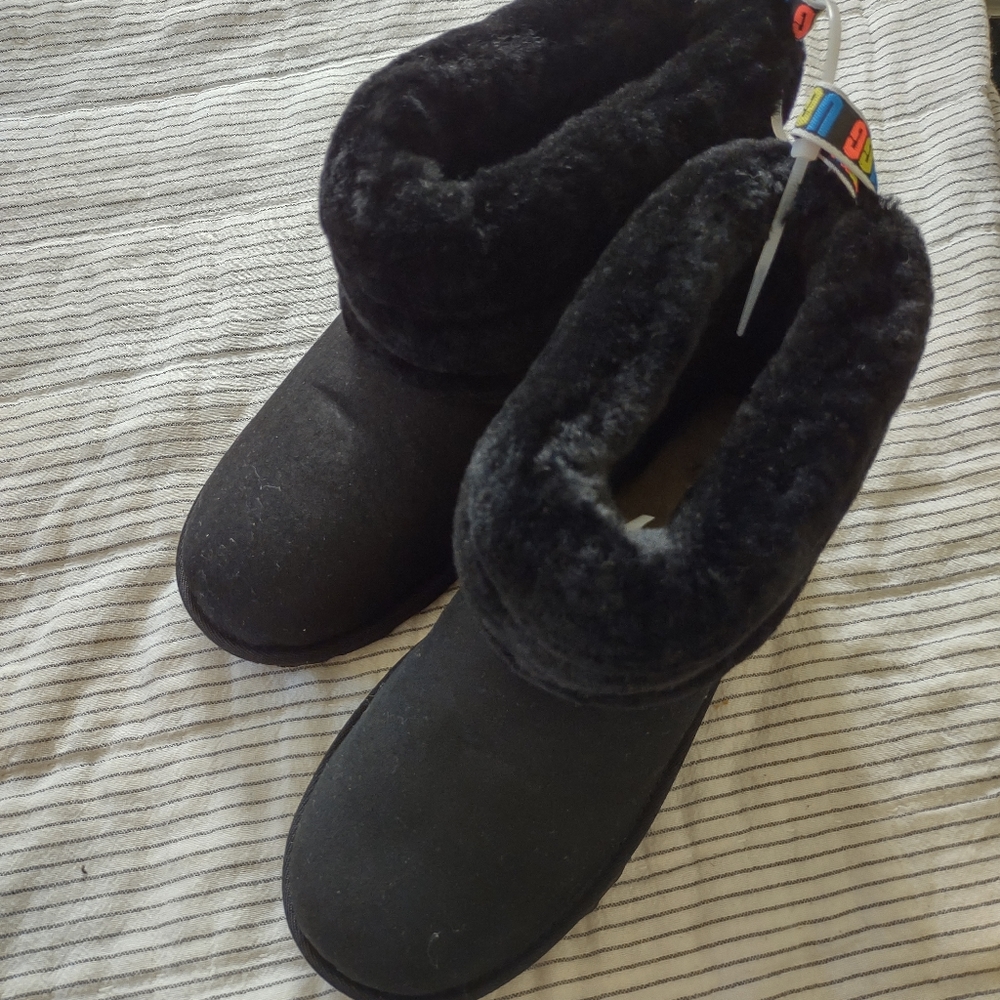 Brand new black uggs